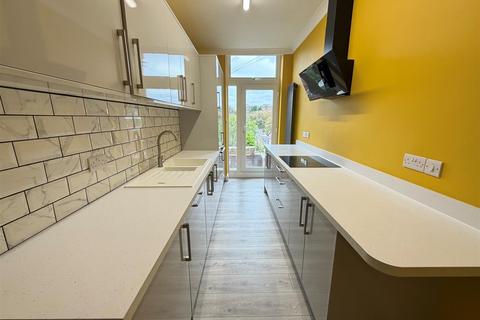 3 bed flat/apartment for rent in Grosvenor Crescent, Scarborough
