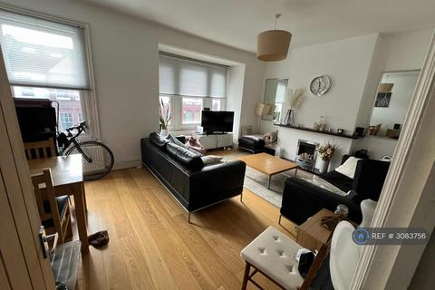 4 bed flat/apartment for rent in Quinton St, London, SW18