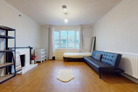 4 bed room for rent in Cornwallis Road