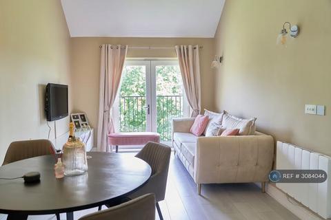 2 bed flat/apartment for rent in Outfield Crescent, Wokingham, RG40