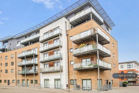 3 bed flat/apartment for rent in Kingswood Court, London, SE13