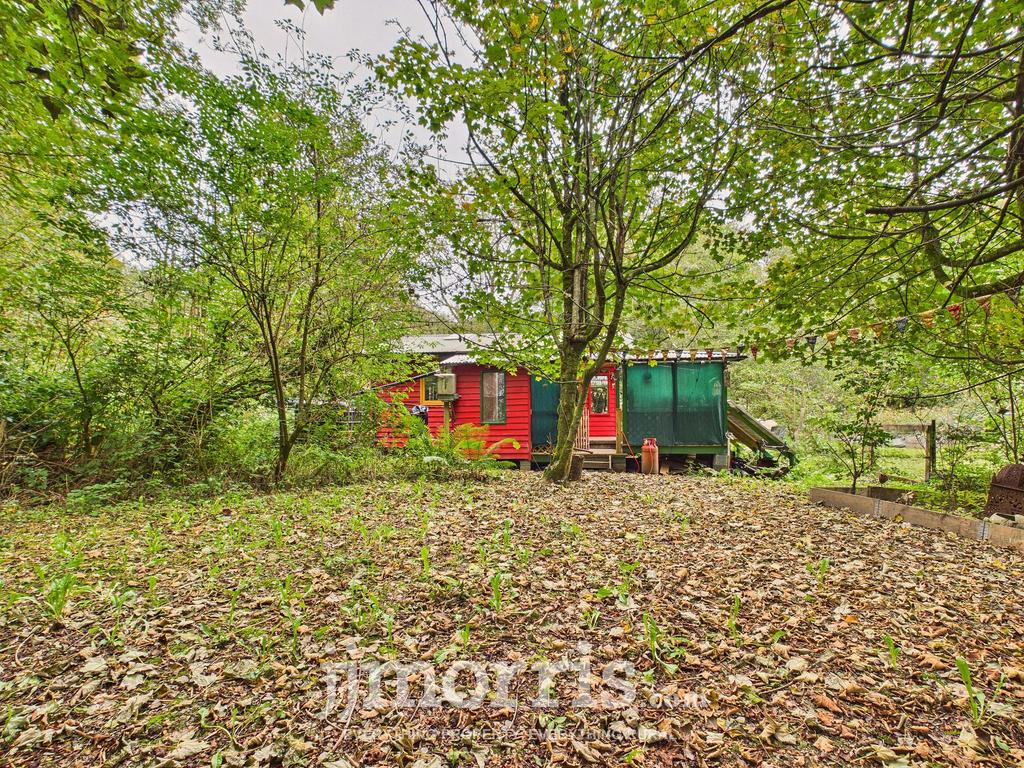Meidrim, Carmarthen, SA33 2 bed log cabin for sale - £190,000