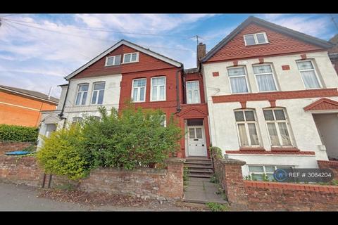 2 bed flat/apartment for rent in Bicester Road, Aylesbury, HP19