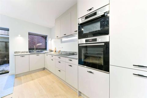 3 bed detached house for rent in Marischal Road, SE13