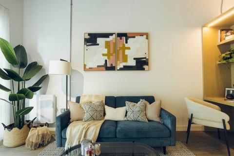 flat/apartment for rent in Hammersmith Road, London, W6