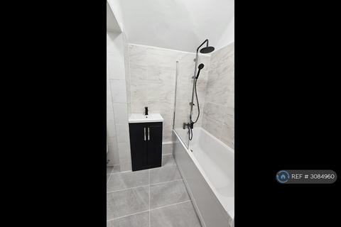 2 bed flat/apartment for rent in De Cham Avenue, St. Leonards-On-Sea, TN37