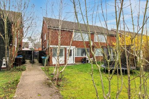 2 bed flat/apartment for rent in Ingram Avenue, Aylesbury