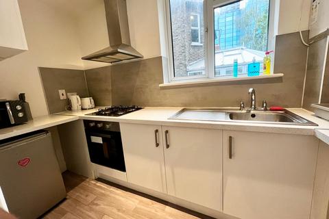 2 bed flat/apartment for rent in Friends Road, Croydon CR0