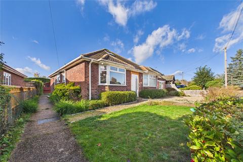 4 bed bungalow for rent in Chaucer Crescent, Newbury, Berkshire, RG14
