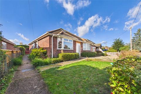 4 bed bungalow for rent in Chaucer Crescent, Newbury, Berkshire, RG14