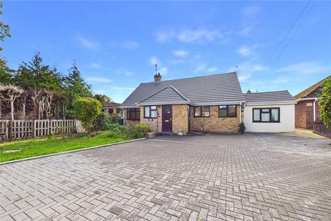 5 bed bungalow for rent in Chaucer Crescent, Newbury, Berkshire, RG14