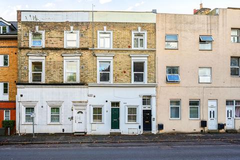 1 bed flat/apartment for rent in High Street, Aldershot GU11