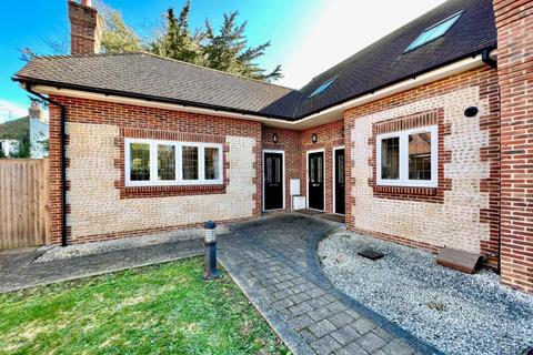 3 bed property for rent in Tudor Gardens, Worthing, BN11