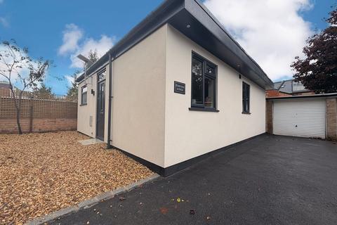 2 bed bungalow for rent in Queens Road, Queens Court Queens Road, GL50