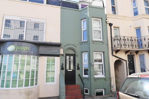 2 bed terraced house for rent in West Buildings, Worthing