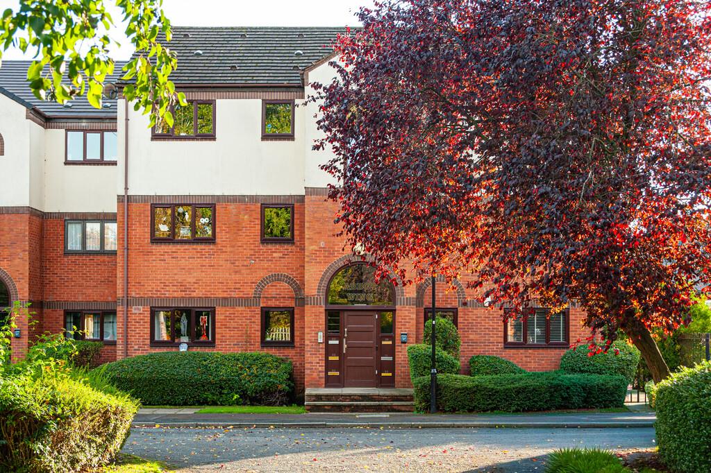 Beckside Gardens, York YO10 2 bed apartment to rent - £1,200 pcm (£277 pw)