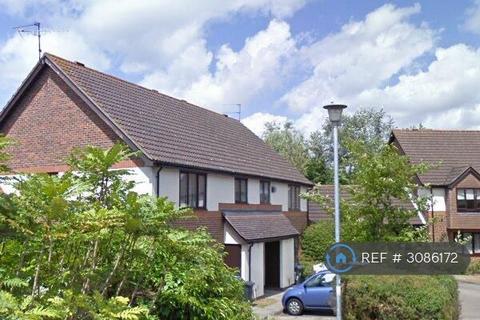 2 bed flat/apartment for rent in Saddleback Way, Fleet, GU51