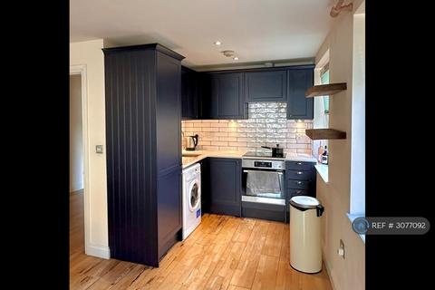 2 bed flat/apartment for rent in Dewey Lane, London, SW2
