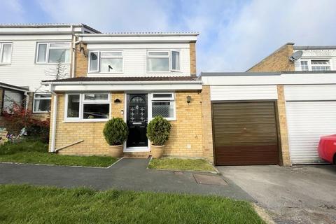 3 bed property for rent in Roding Close, BASINGSTOKE, RG21