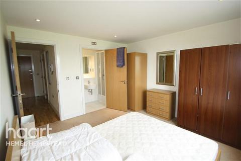 2 bedroom flat to rent, Greenview Court, WD5