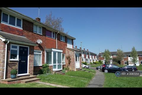 3 bed terraced house for rent in Bowyer Close, Basingstoke, RG21