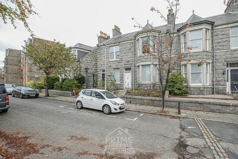 4 bedroom flat for sale