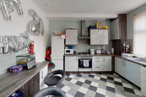 4 bed house for rent in 2 Beamsley Mount, Hyde Park, Leeds