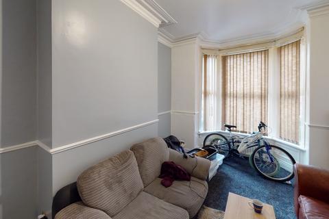 4 bed house for rent in 5 Ashville Avenue, Hyde Park, Leeds LS6 1LX