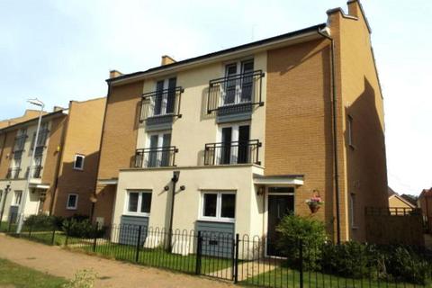 4 bed semi-detached house for rent in Clenshaw Path, Basildon