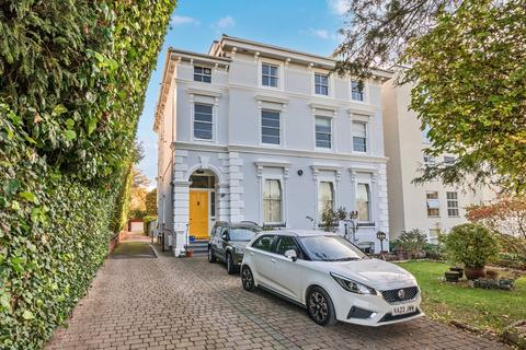 2 bed flat/apartment for rent in Evesham Road Cheltenham GL52