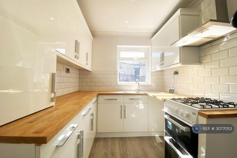 3 bed terraced house for rent in Carlton Road, Barnsley, S71