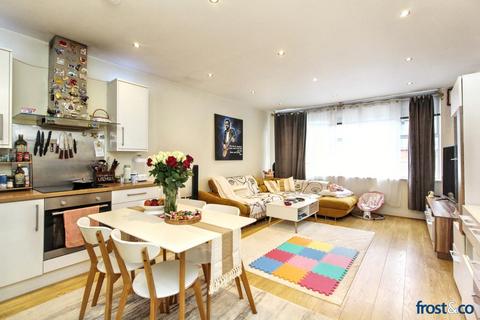 2 bed flat/apartment for rent in Commercial Road, Ashley Cross