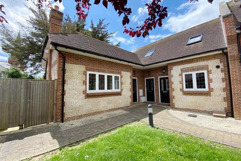 3 bed house for rent in Mill Road, Worthing BN11