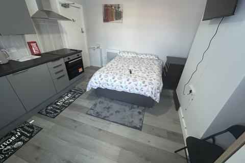 room for rent in Bournemouth Road, Poole, Dorset, BH14