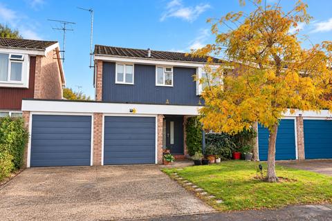 4 bed detached house for rent in Goldsmiths Close, Woking, Surrey, GU21