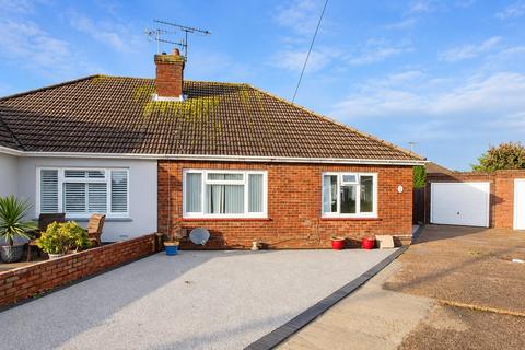 2 bed bungalow for rent in Heathfield Close, Worthing BN13