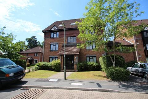 flat/apartment for rent in Tintagel Way, Woking GU22
