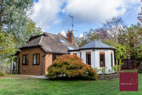 4 bed bungalow for rent in Westfield Avenue, Woking GU22