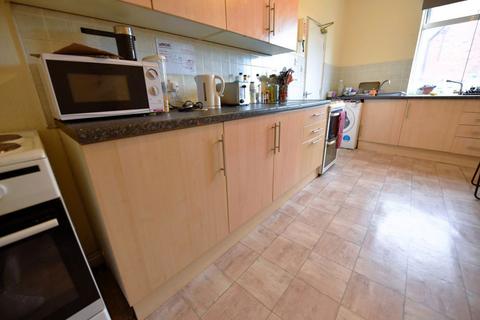 7 bedroom flat to rent, Woodsley Road