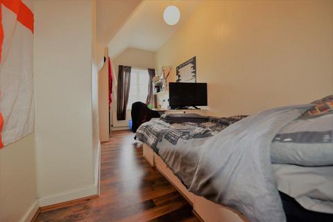 6 bedroom flat to rent - 4 Hollybank, Flat C