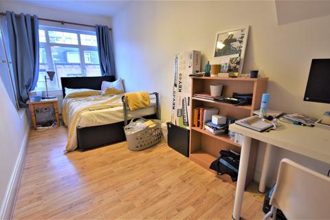 2 bedroom flat to rent - Village Street