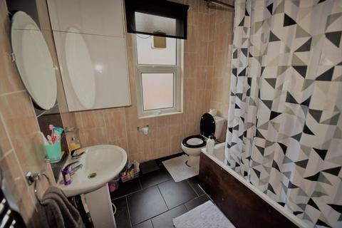 2 bedroom house to rent - Harold Avenue