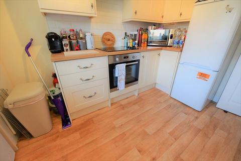 2 bedroom flat to rent, 26 Ash Grove