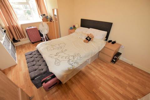 2 bedroom flat to rent, 26 Ash Grove
