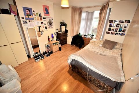3 bedroom house to rent - Brudenell Road