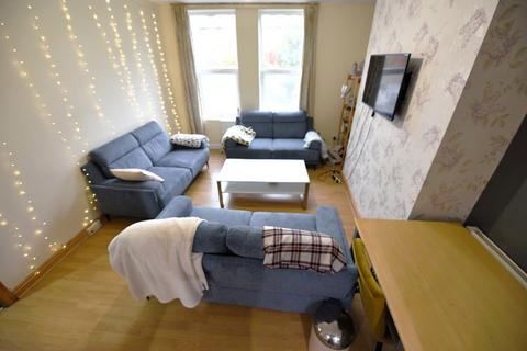 6 bedroom flat to rent, Brudenell Road