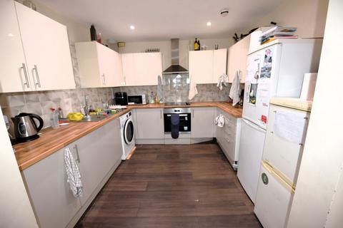 6 bedroom flat to rent, Brudenell Road