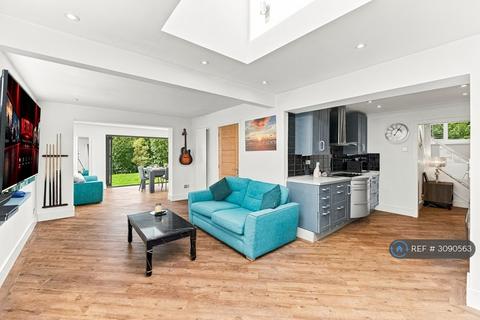 5 bed detached house for rent in Broadview Gardens, Worthing, BN13