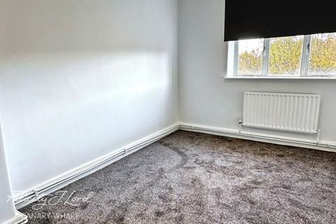 3 bedroom apartment to rent, Three Colt Street, London