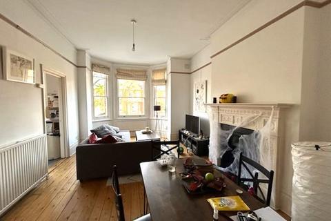 2 bedroom flat to rent, Goldhurst Terrace, South Hampstead,NW6